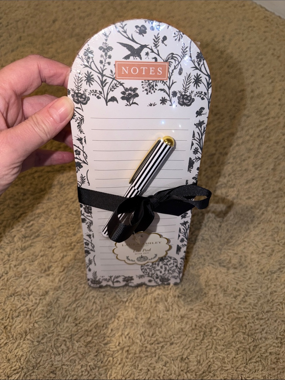 Laura Ashley Black & White Floral List Pad with Striped Pen and Black Bow - Picture 7 of 12